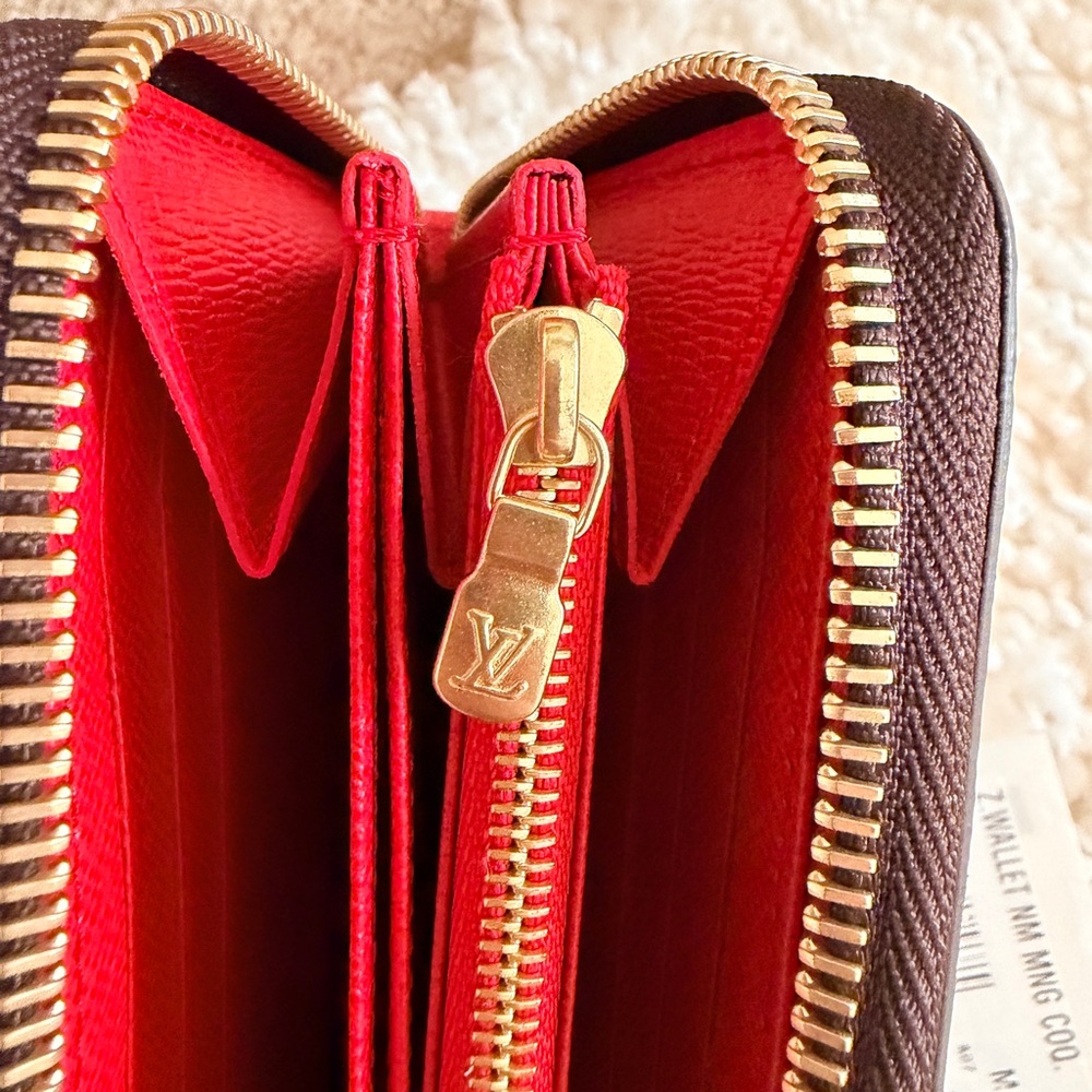 Louis Vuitton Zippy Wallet - Picture 5 of 8